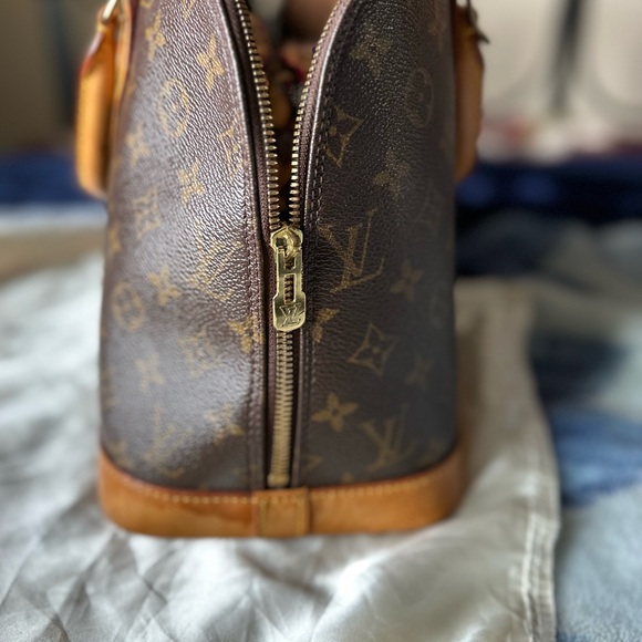 Louis Vuitton Monogram Alma PM - Picture 12 of 16